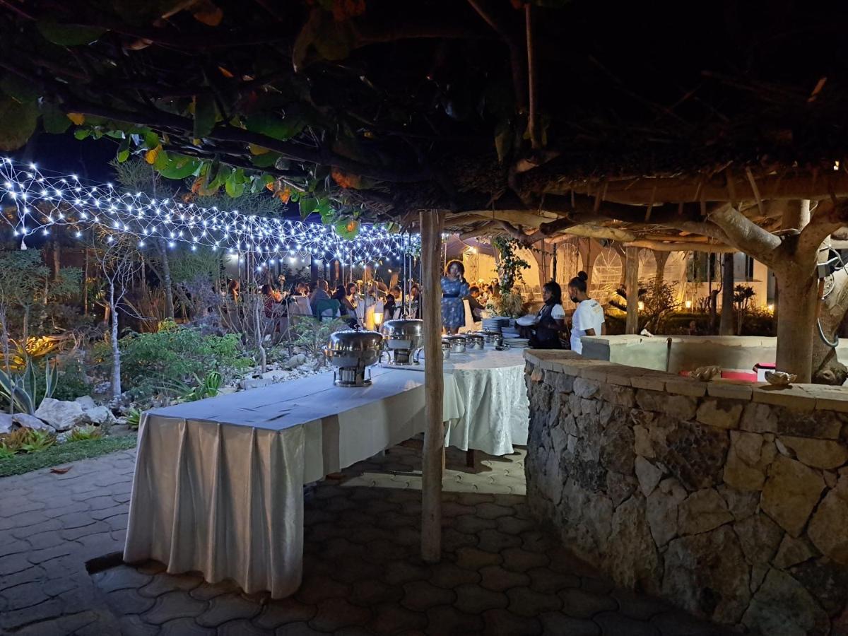 Aux 2 Metis Hotell Toliara Eksteriør bilde