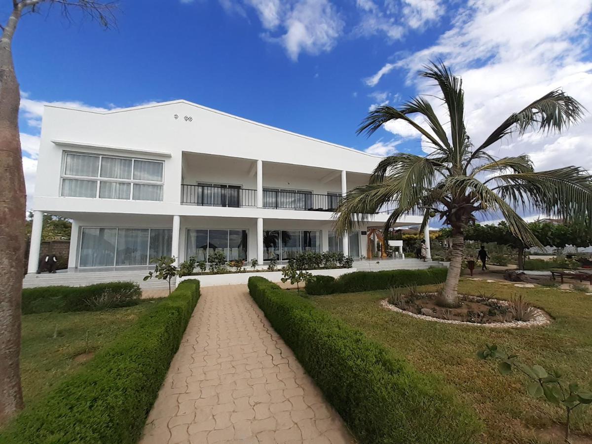 Aux 2 Metis Hotell Toliara Eksteriør bilde