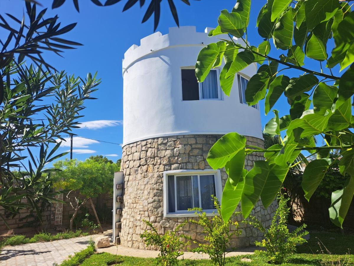 Aux 2 Metis Hotell Toliara Eksteriør bilde