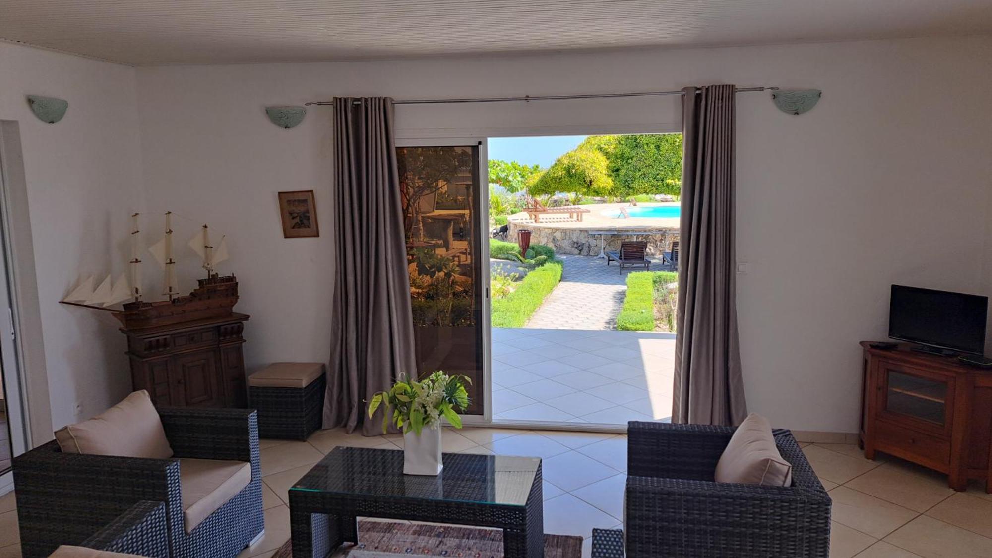 Aux 2 Metis Hotell Toliara Eksteriør bilde